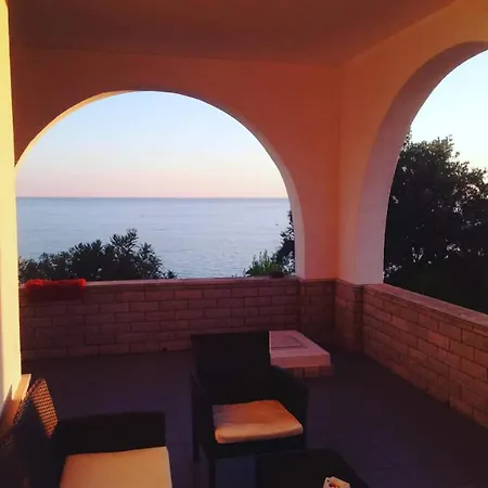 Dom wakacyjny Thomas Torre Vado San Gregorio